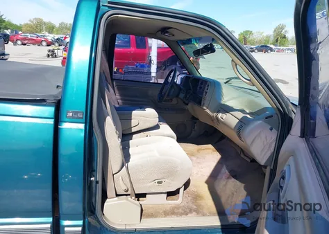 1996 GMC Sierra C1500 z USA, uszkodzony, nr VIN 1GTEC14W1TZ541091
